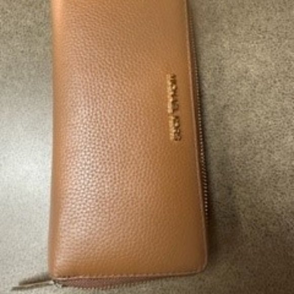 Michael Kors Wallet Wristlet - Picture 4 of 4